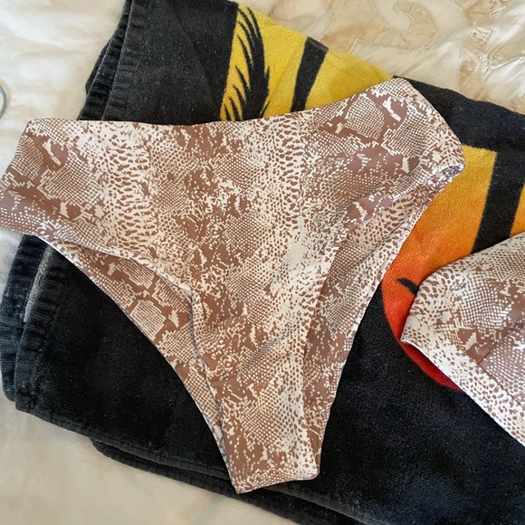 Brand New ZARA Animal Print Bikini Top and Cheeky Bottom. - Picture 12 of 13
